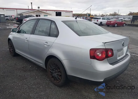 2010 Volkswagen Jetta S z USA, uszkodzony, nr VIN 3VWJX7AJ9AM051878